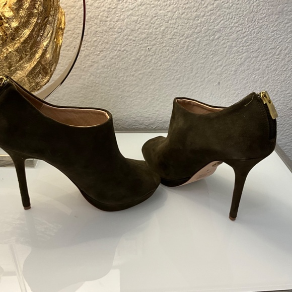 POUR LA VICTOIRE OLIVE GREEN SUEDE PEEP TOE BOOTIES♥️♥️♥️ - Picture 8 of 12